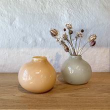 Bird vase, sart olivengrøn